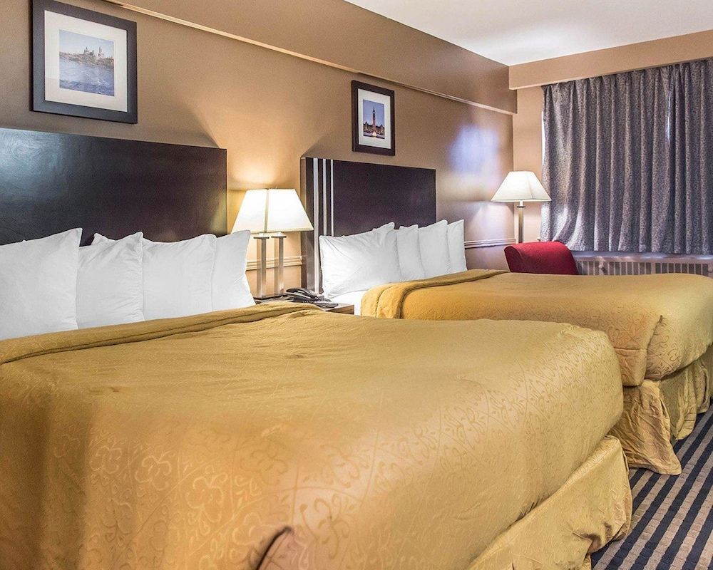 undefined Econo Lodge Downtown Ottawa 10