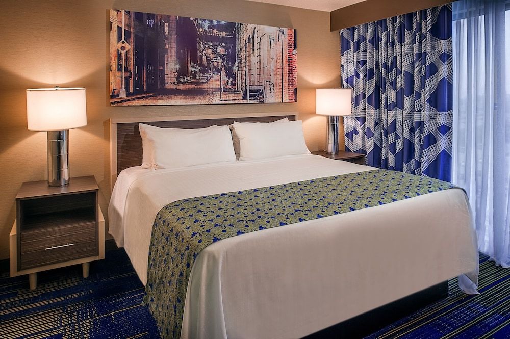 HoteLumiere Superior Suite, 1 King Bed (Corner)