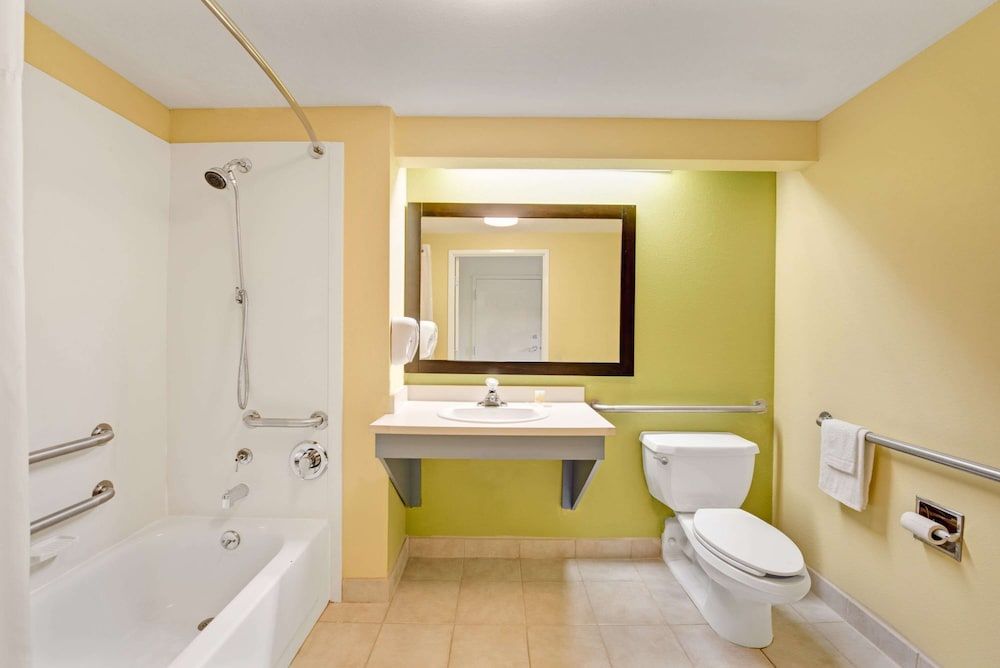 Room, 2 Double Beds, Accessible, Non Smoking (Mobility/Hearing,roll-in shwr)
