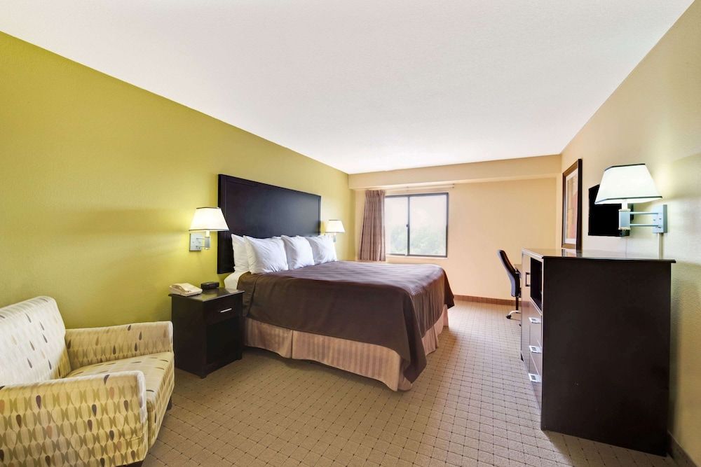 Standard Room, 1 King Bed