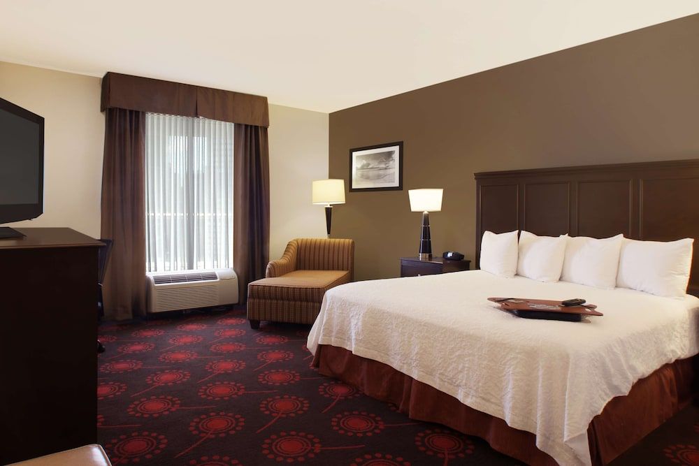 Suite, 1 King Bed, Accessible, Non Smoking