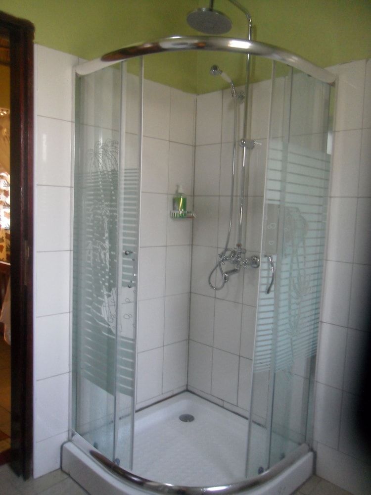 Engiri Game Lodge and Campsite Family Cottage, 2 Bedrooms 9