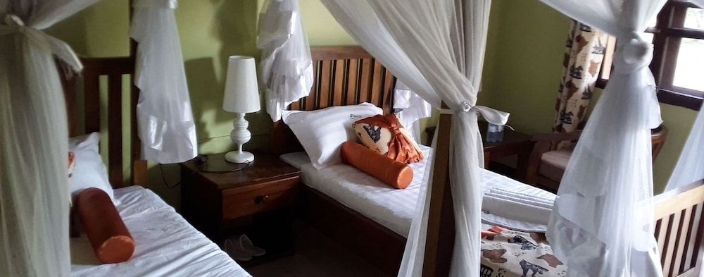 Engiri Game Lodge and Campsite Family Cottage, 2 Bedrooms 3