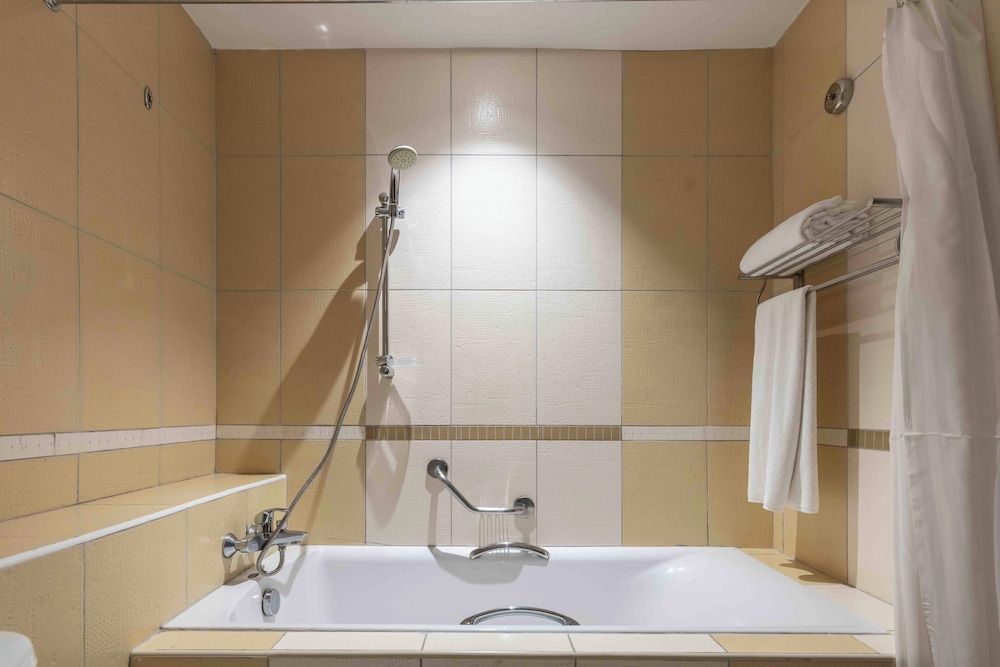 Mbale Resort Hotel Executive Double Room 4