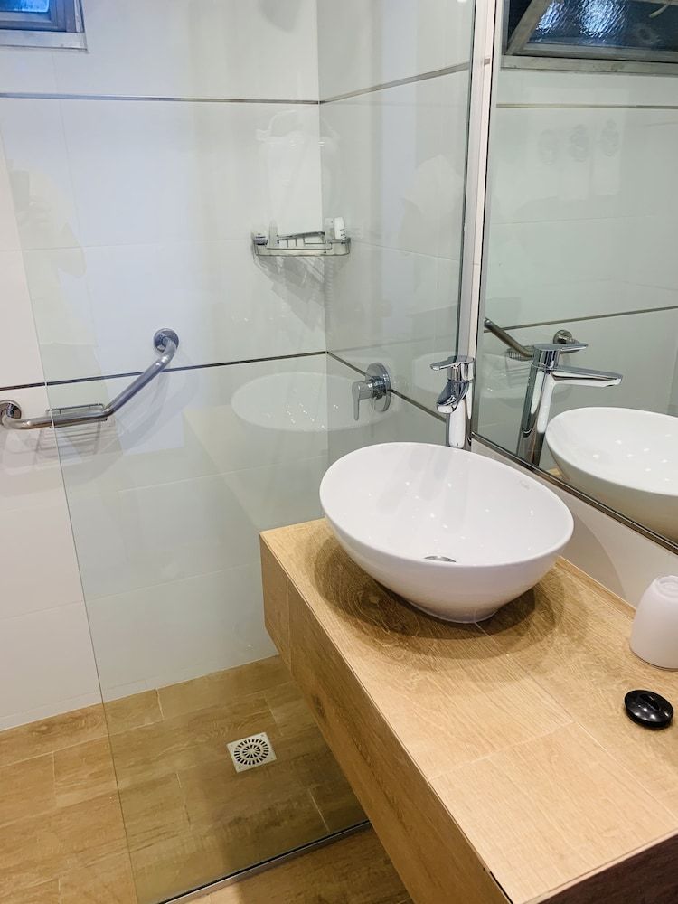 Hotel Alhambra Standard Triple Room 8