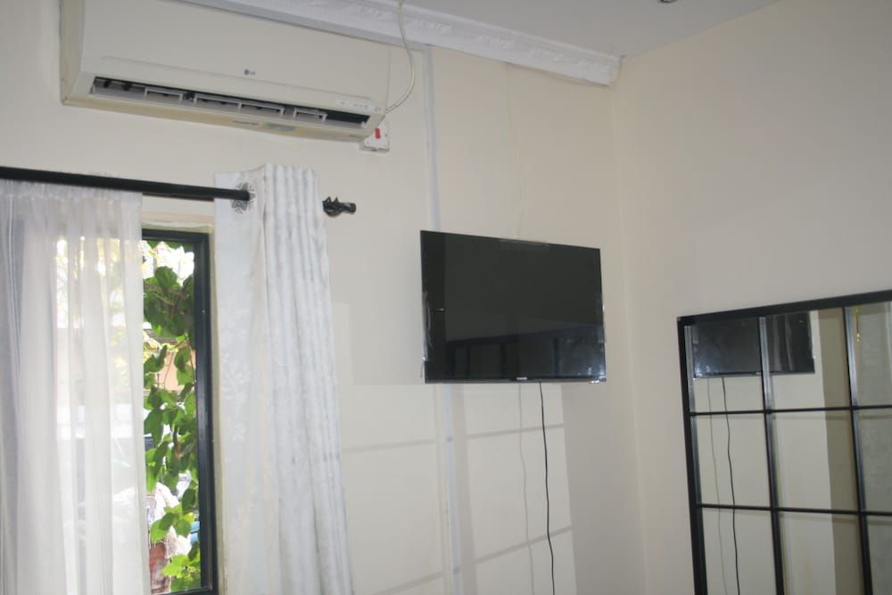 undefined Honeybed Lodge