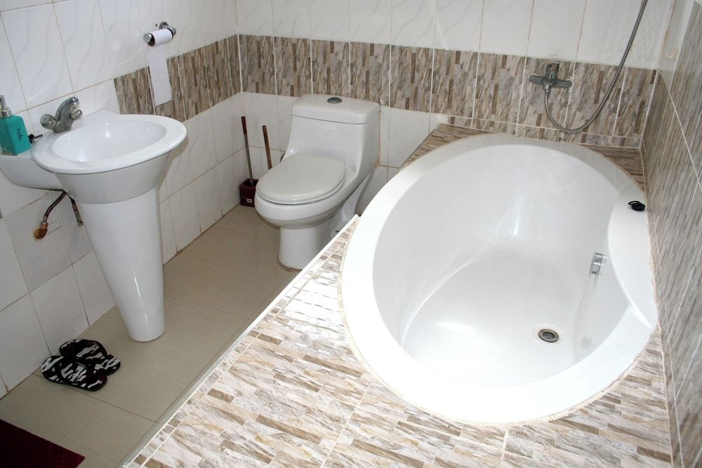 undefined Honeybed Lodge 3