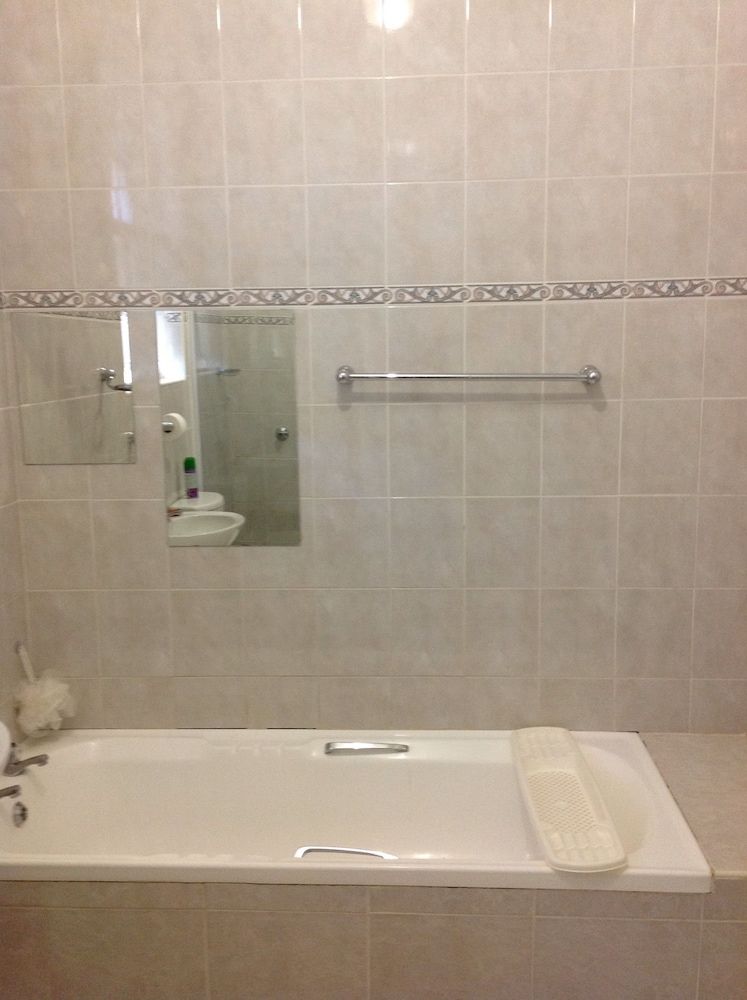 Lynn's Guest House Executive Room 3