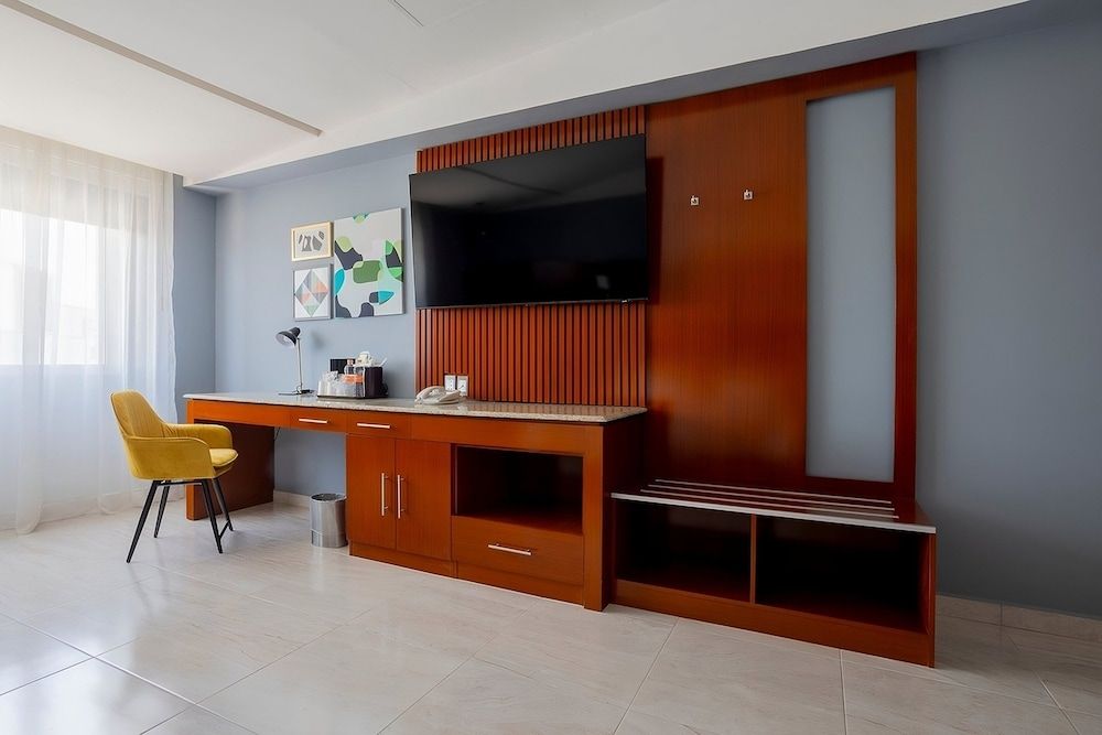 Standard Room, 1 King Bed (Top Floor)