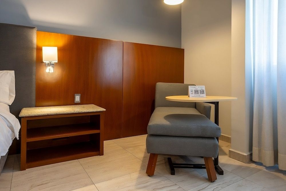 Standard Room, 1 King Bed, Mountain View