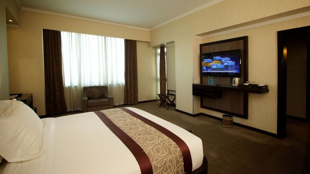 undefined Elilly International Hotel 8