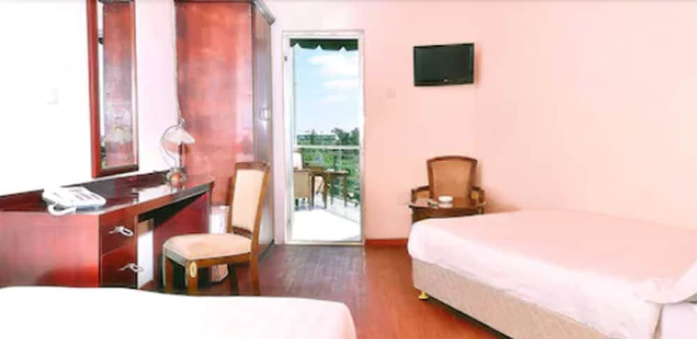 undefined Adams Hotel 7
