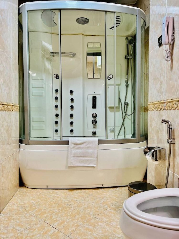 Base Ethiopia international hotel Executive Suite, 1 King Bed, Balcony, City View 4