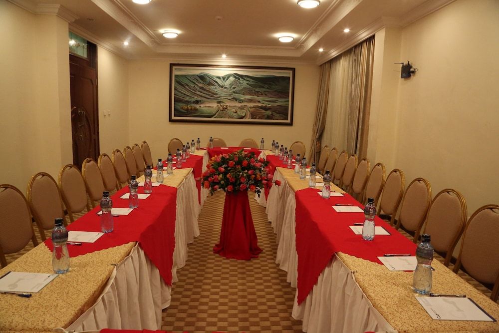undefined Caravan Hotel 6