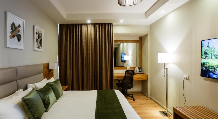 undefined Monarch Hotel 5