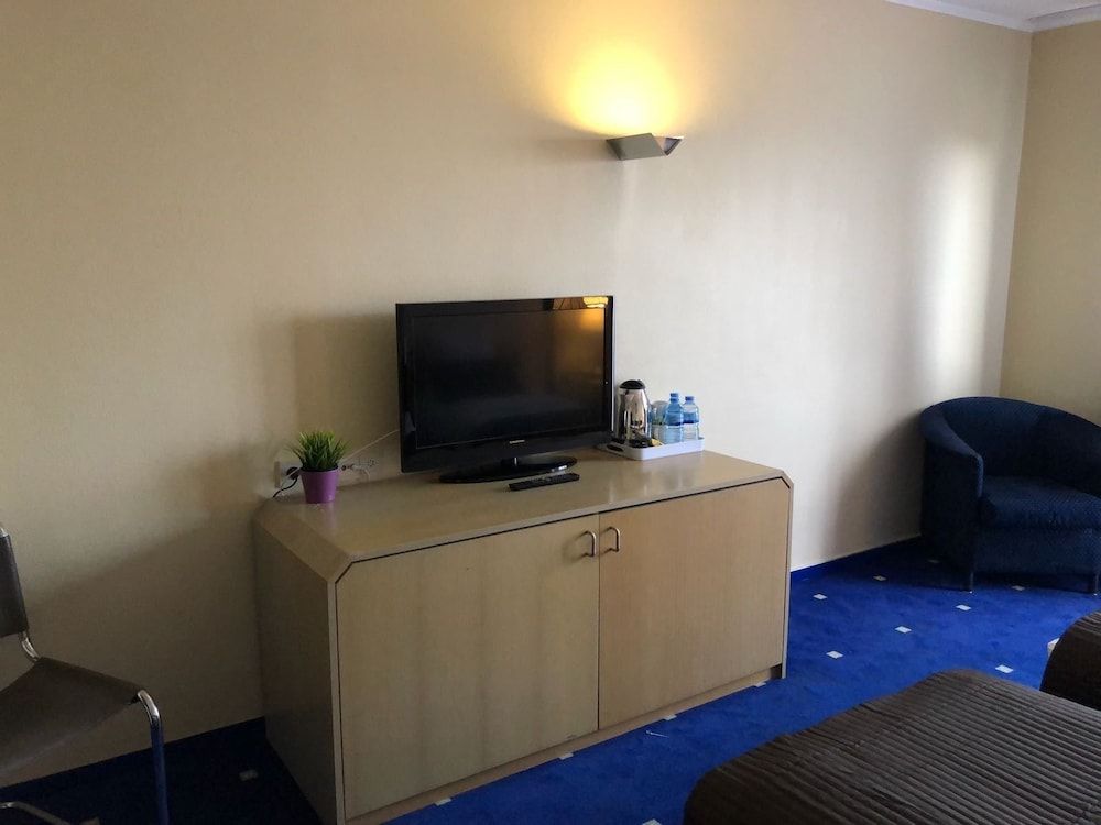 Park Hotel Airport Triple Room 2