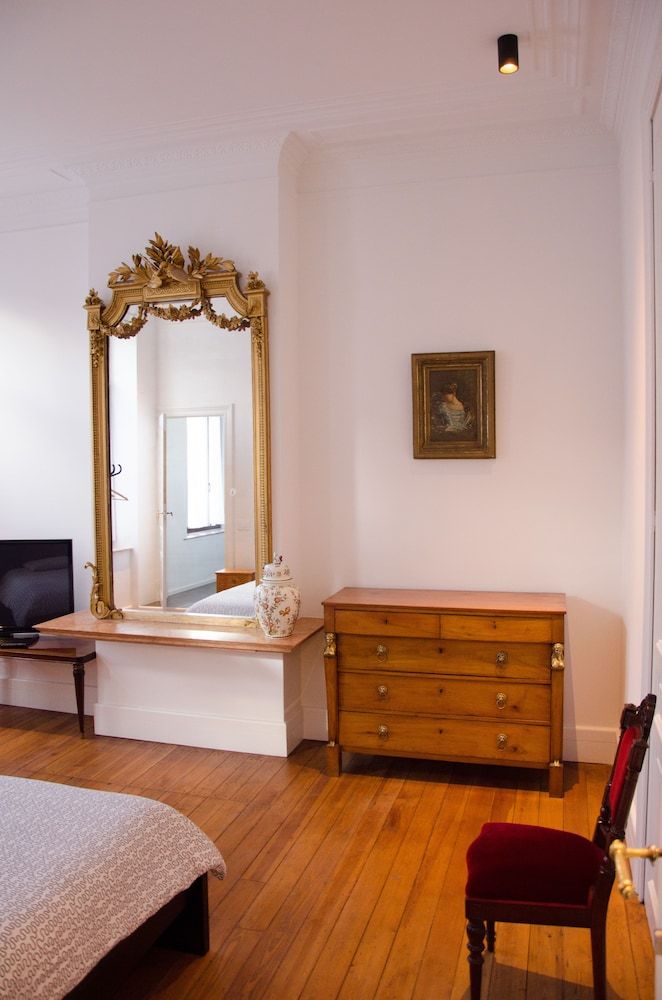 undefined Albert Molière 7