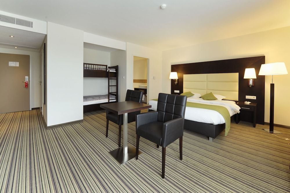 Van Der Valk Hotel Charleroi Airport Superior Family 3