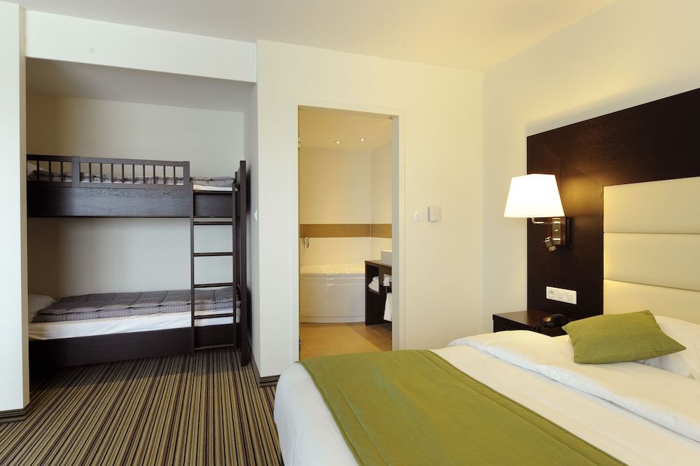 Van Der Valk Hotel Charleroi Airport Superior Family 2