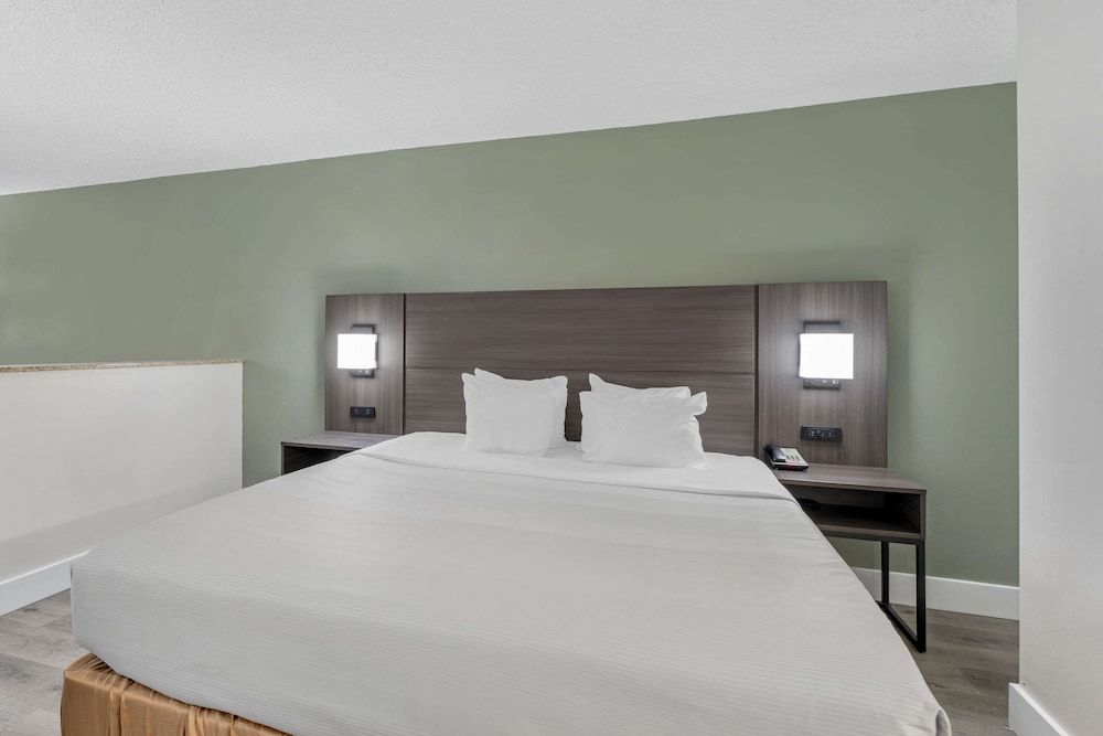 undefined Quality Inn & Suites Orlando East - UCF Area 2