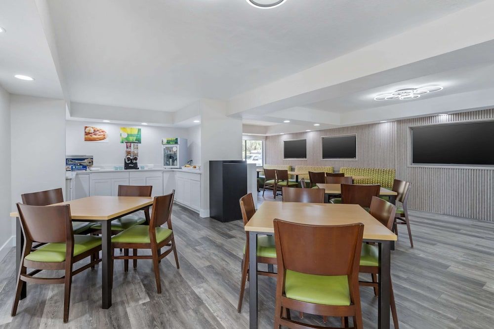 undefined Quality Inn & Suites Orlando East - UCF Area 10