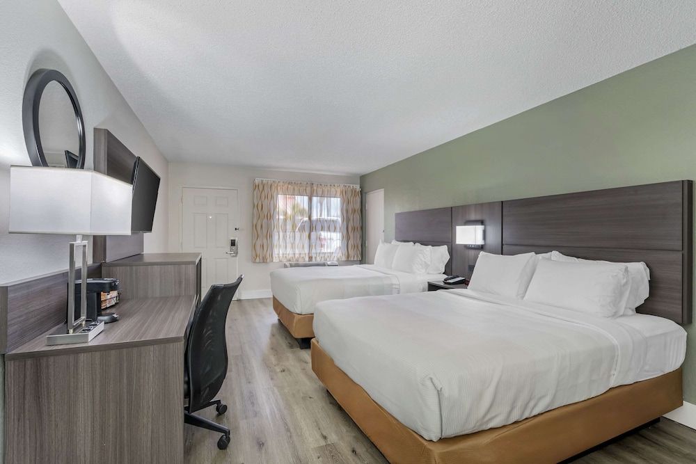 undefined Quality Inn & Suites Orlando East - UCF Area 4