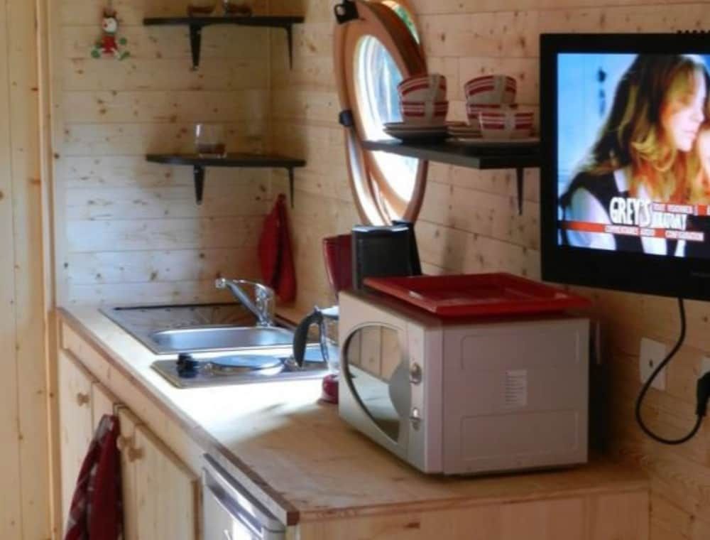 Le 'Ti 'Bou de Refuge Mobile Home, Ensuite, Garden View (Les Coccinelles) 6