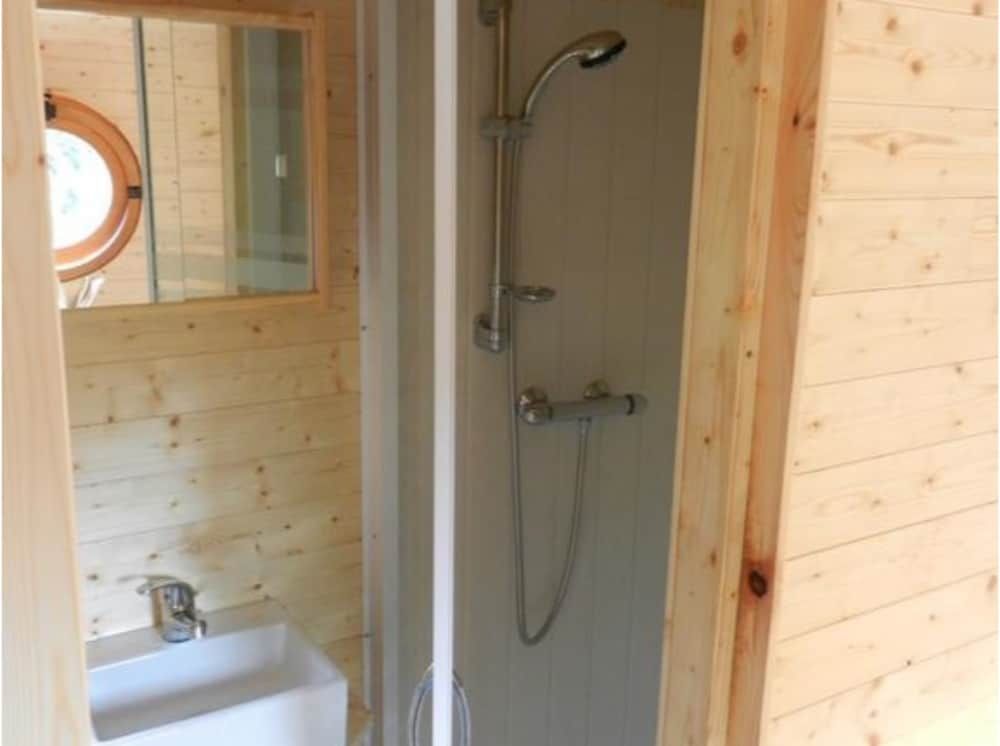 Le 'Ti 'Bou de Refuge Mobile Home, Ensuite, Garden View (Les Coccinelles) 7