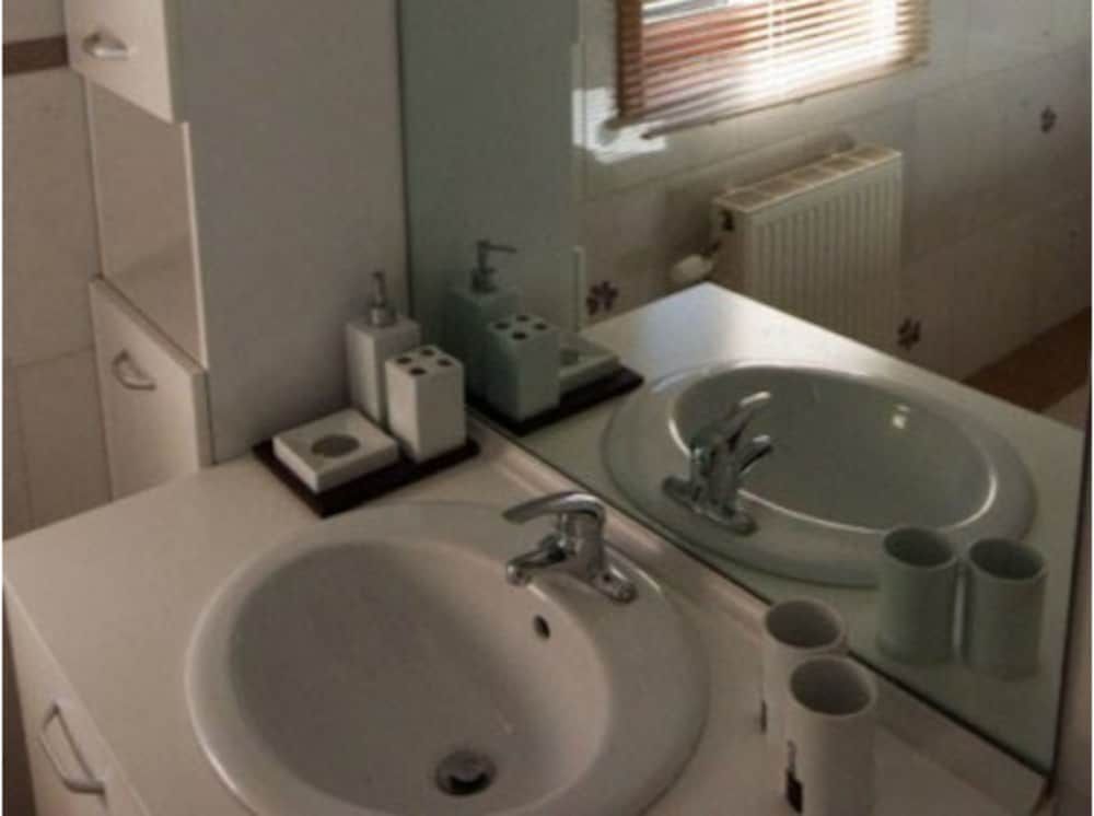 Le 'Ti 'Bou de Refuge House, 3 Bedrooms, Bathtub 10