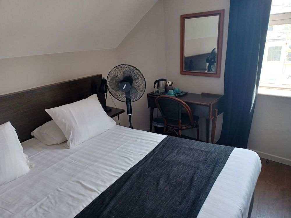 Hotel Le Quinze Grand Place Brussels Double Room (No Grand Place View) 5