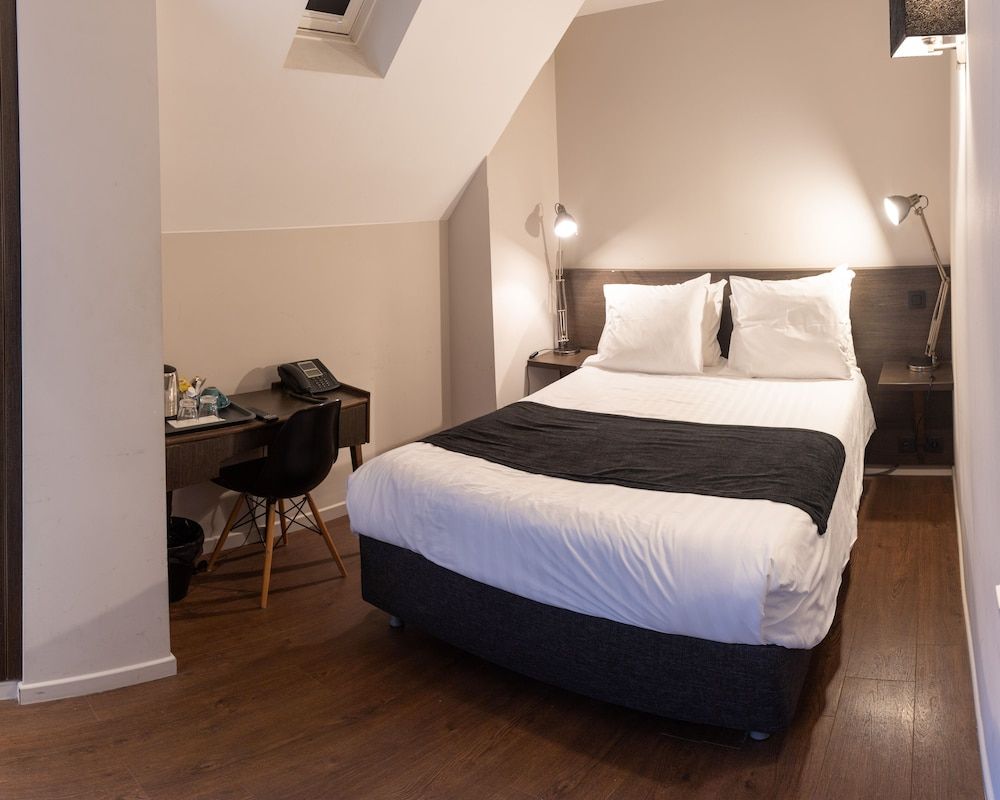 Hotel Le Quinze Grand Place Brussels Double Room (No Grand Place View) 2