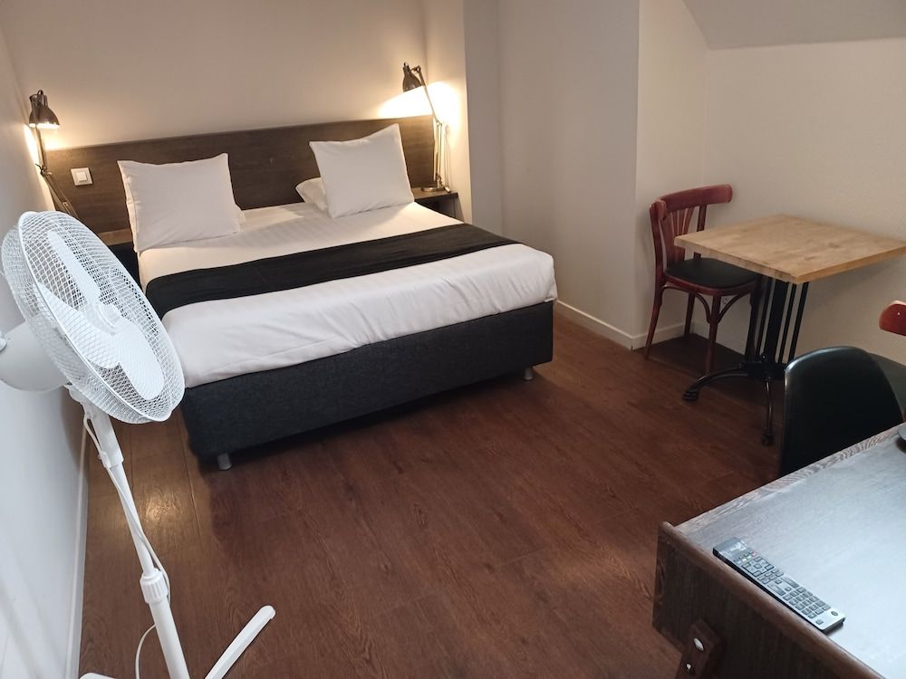 Hotel Le Quinze Grand Place Brussels Double Room (No Grand Place View) 9