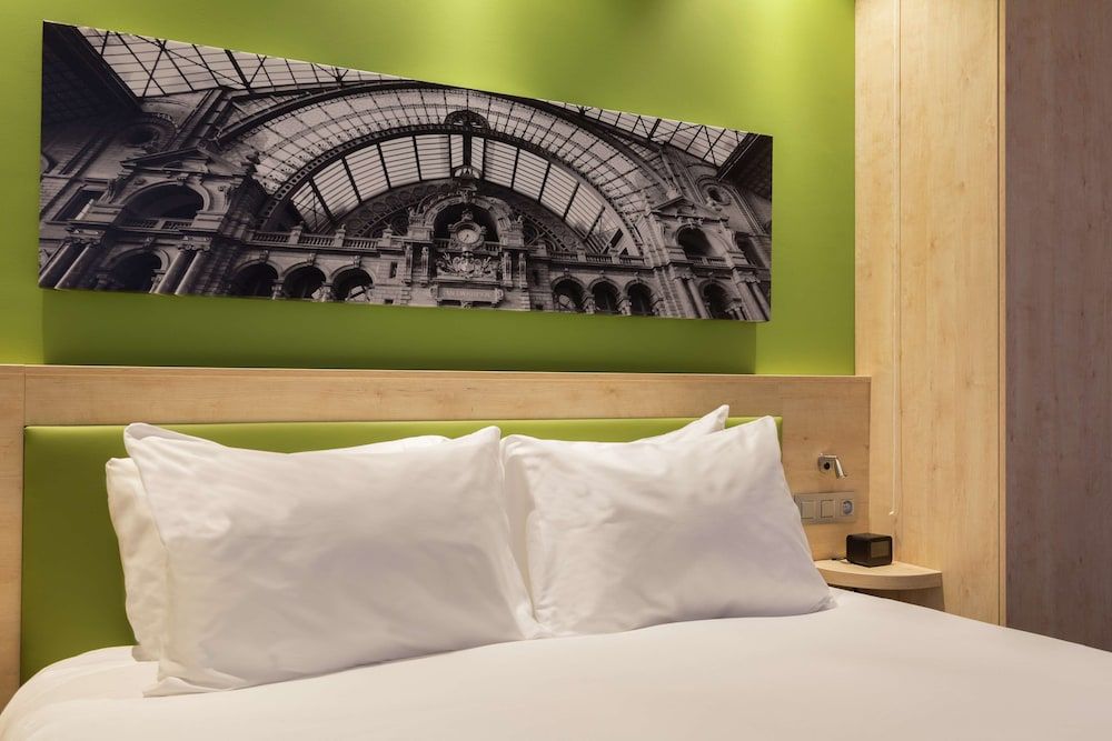 undefined Hampton by Hilton Antwerp Central Station 8