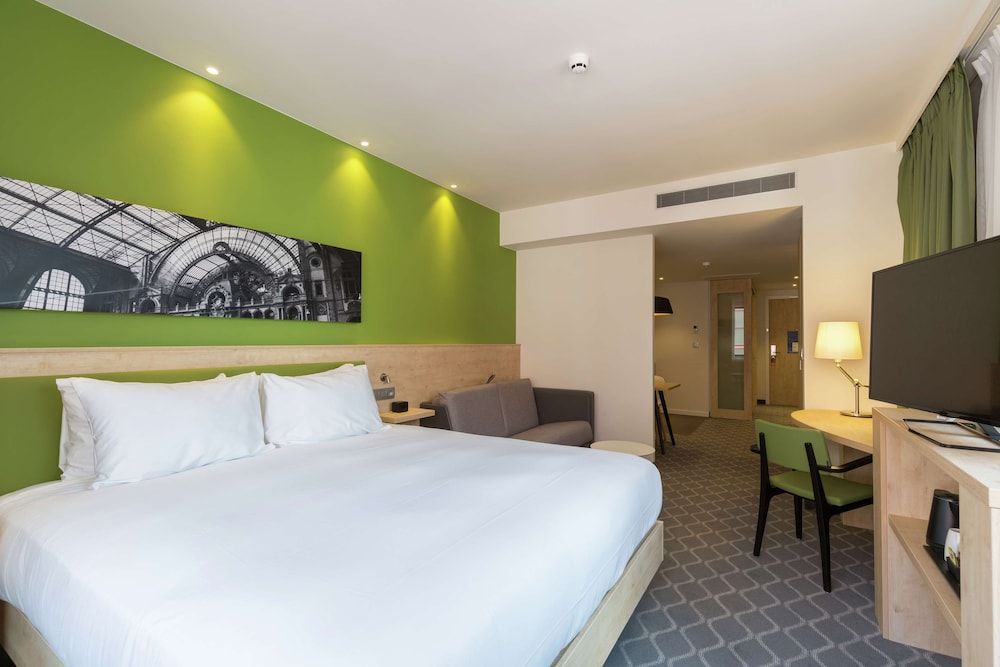 undefined Hampton by Hilton Antwerp Central Station 9