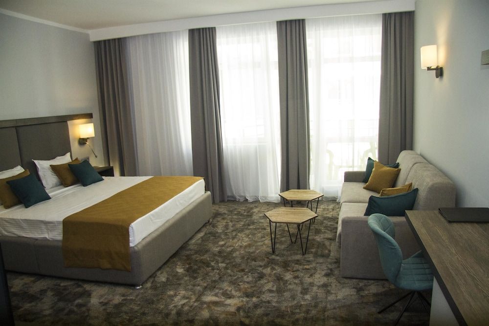 Deluxe Room, 1 King Bed, Non Smoking, Balcony (with Sofabed)