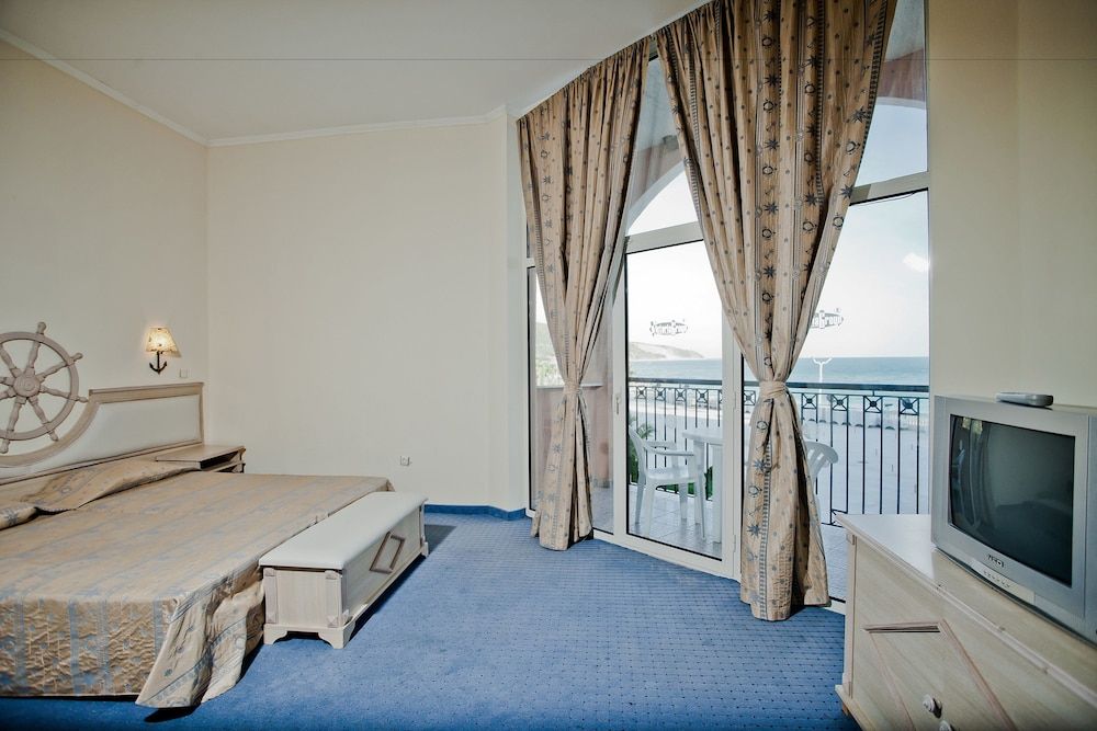 Two Bedroom Studio with Sea View