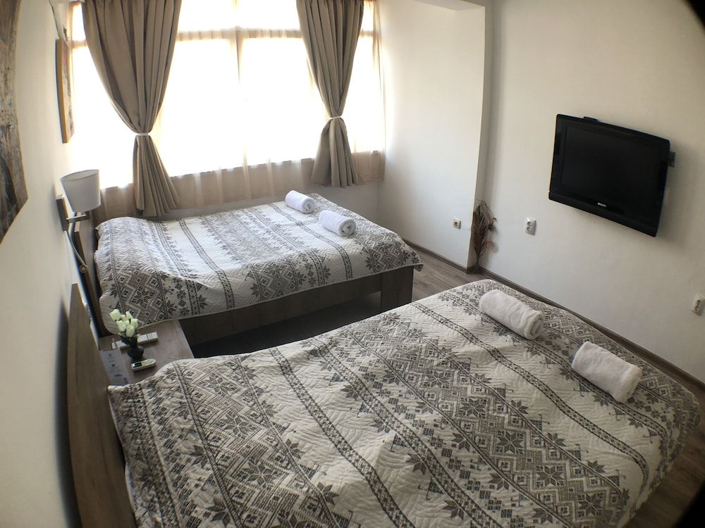 Samuil Apartments Comfort Apartment, 1 Bedroom, Non Smoking, City View 3
