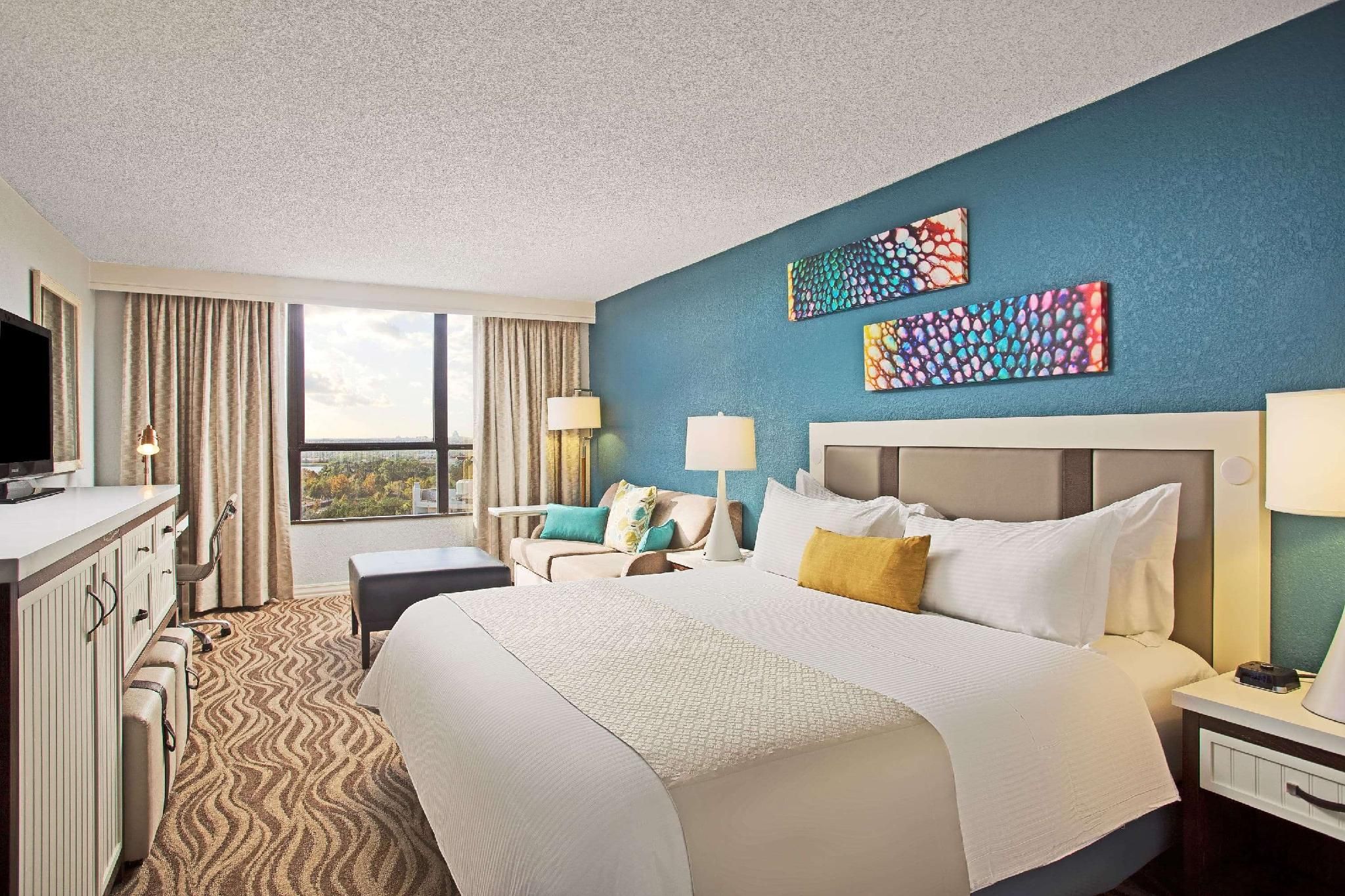 1 King Bed Room
