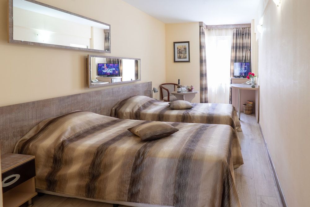 Victoria Hotel City Double or Twin Room 19