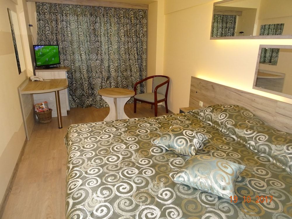 Victoria Hotel City Double or Twin Room 33