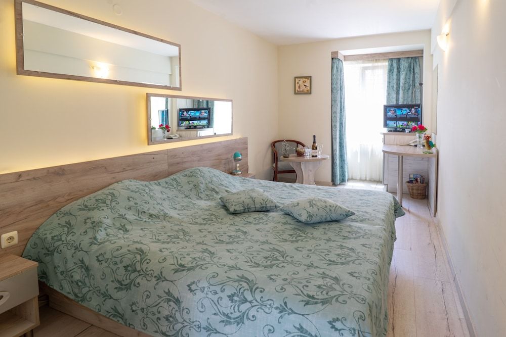 Victoria Hotel City Double or Twin Room 23