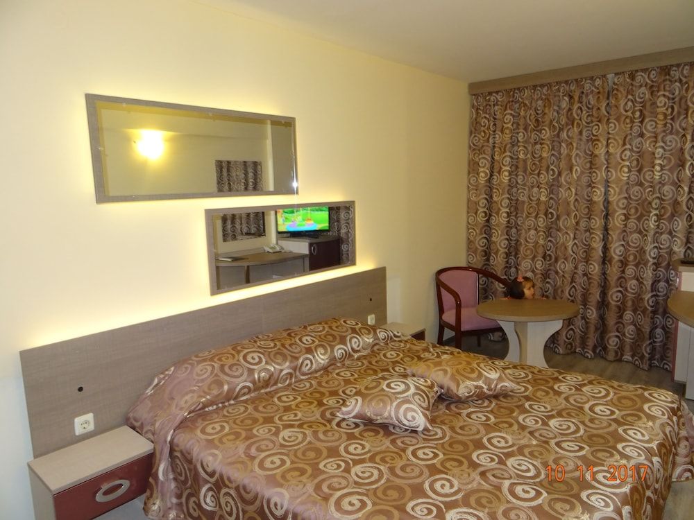Victoria Hotel City Double or Twin Room 13