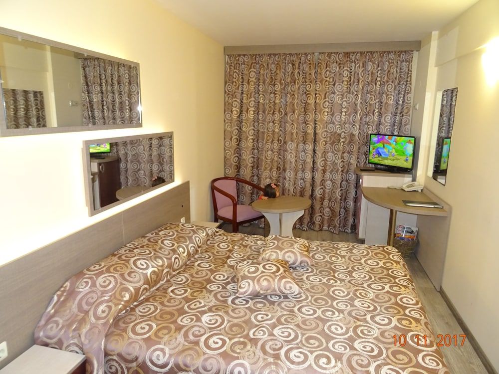 Victoria Hotel City Double or Twin Room 18