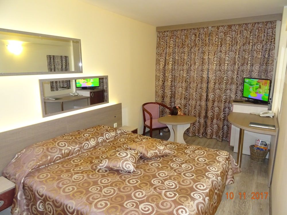 Victoria Hotel City Double or Twin Room 9