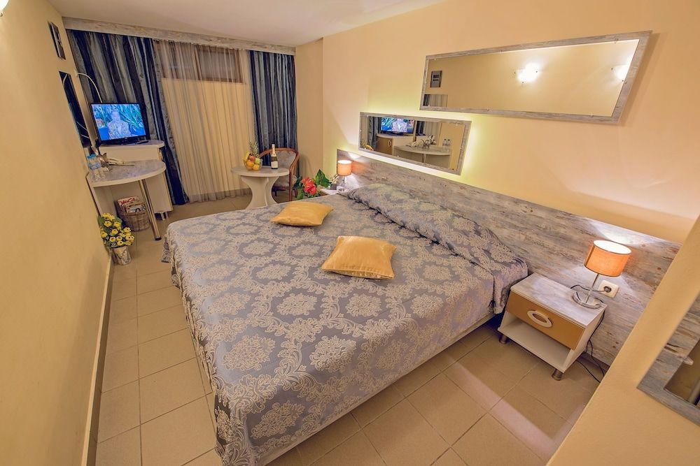 Victoria Hotel Ground floor Room (With Window) 4