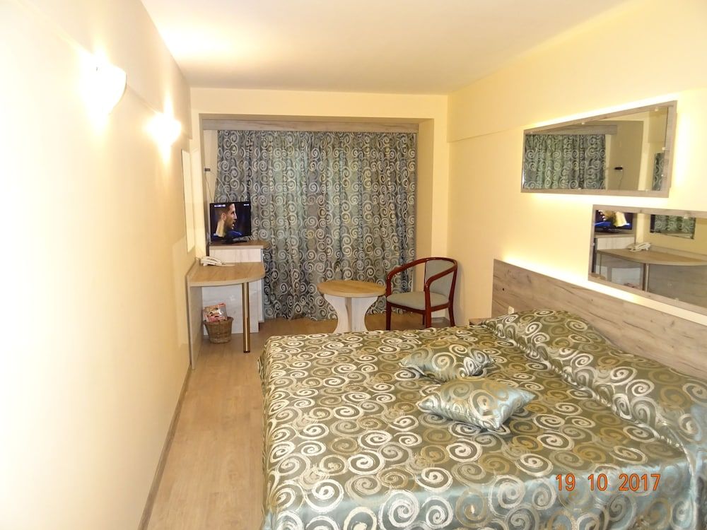 Victoria Hotel City Double or Twin Room 11