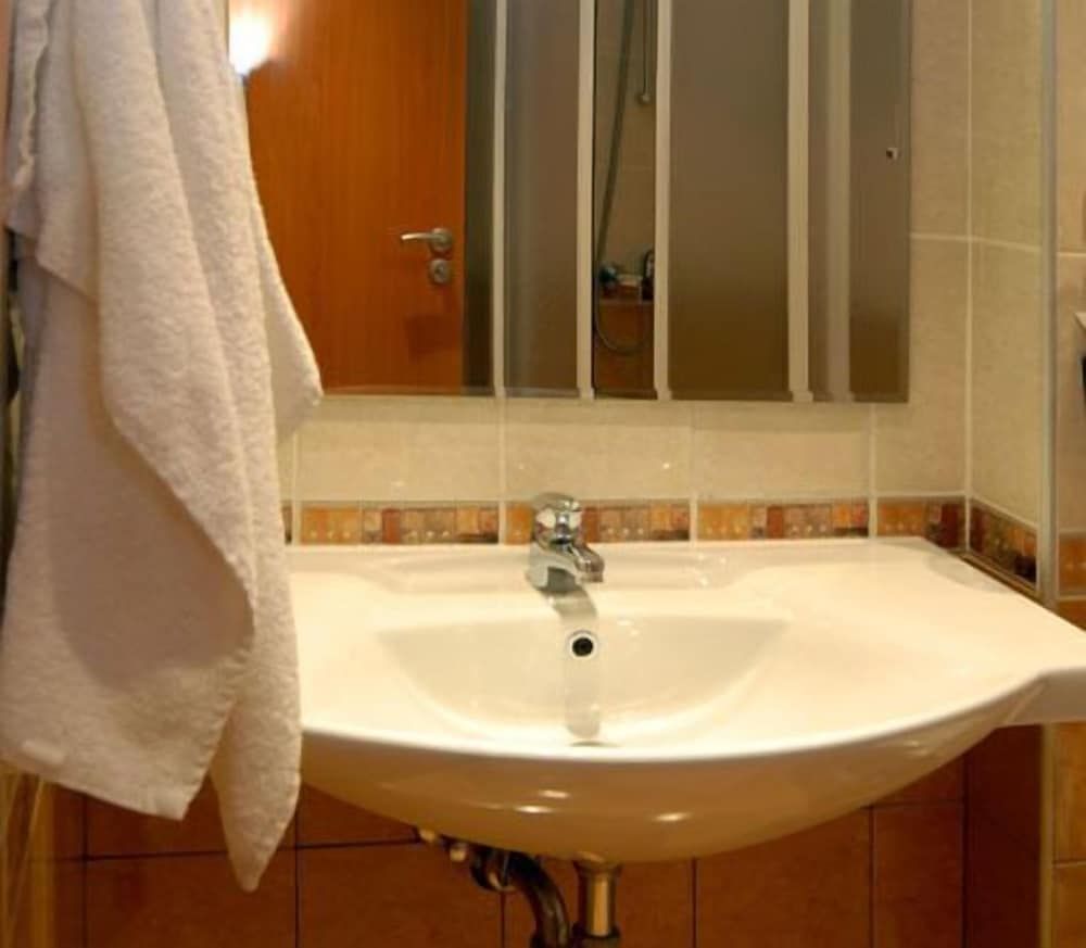 Hotel Luxor Junior Suite (Free Wifi, Fitness & Steam Bath) 9