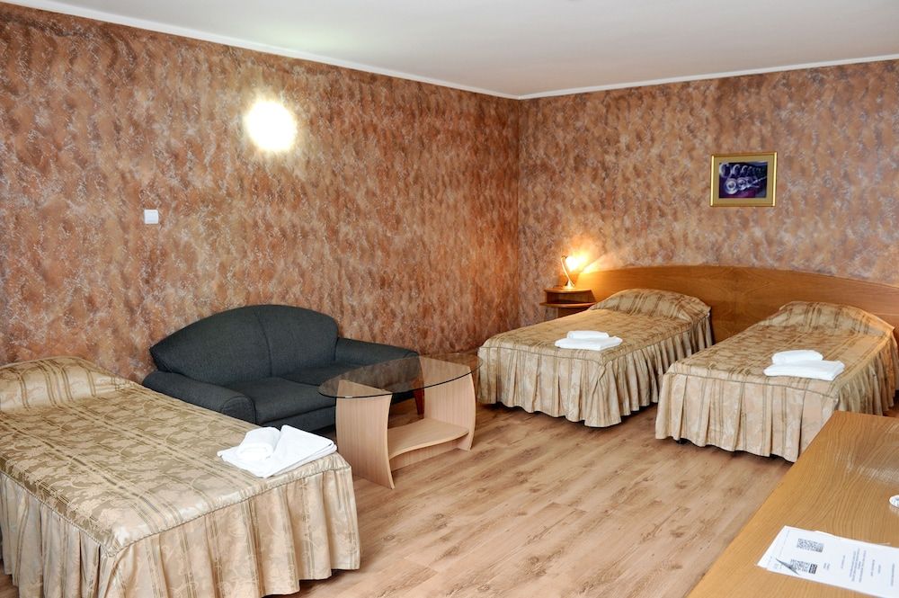 Akord Business Hotel Triple Room 3