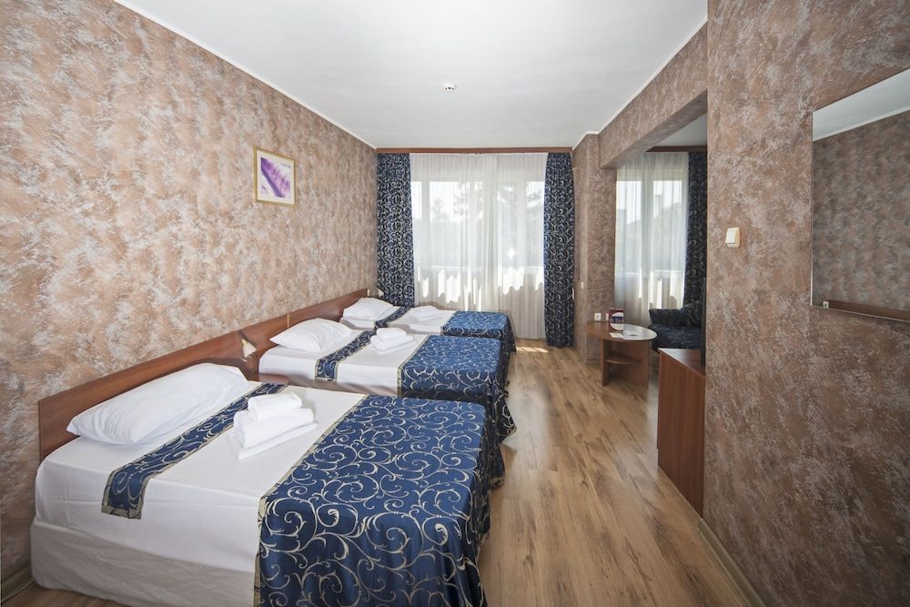 Akord Business Hotel Triple Room 2