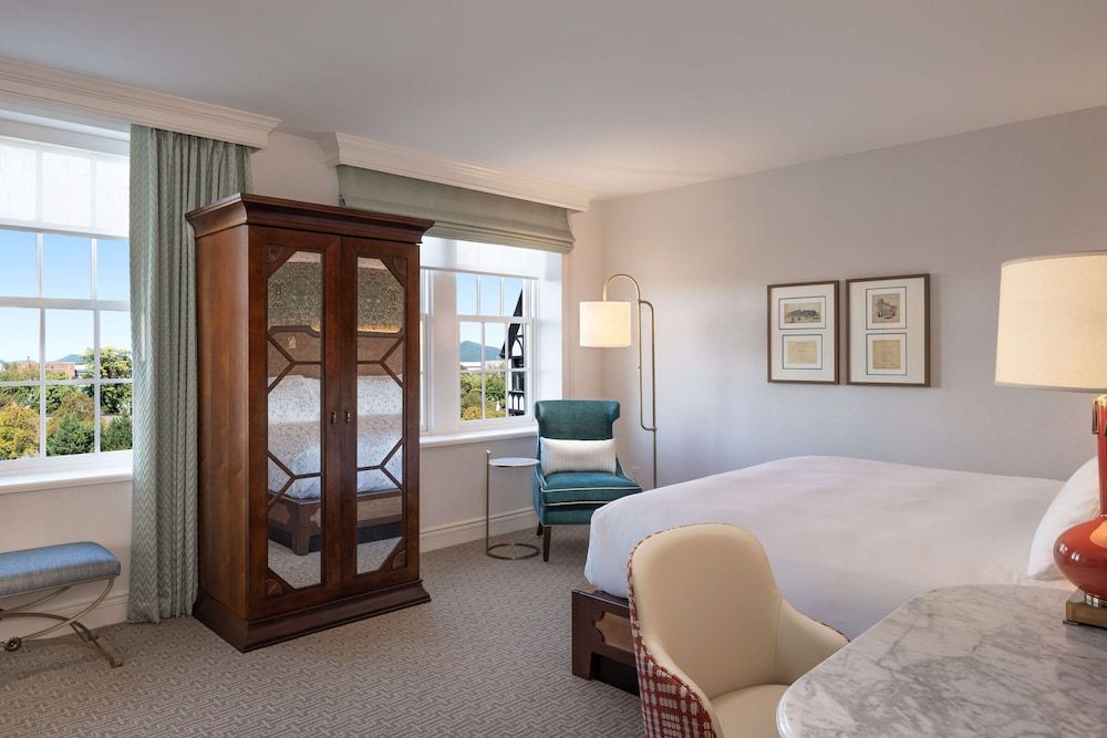 Junior Suite, 1 King Bed, Accessible (Roll In Shower)